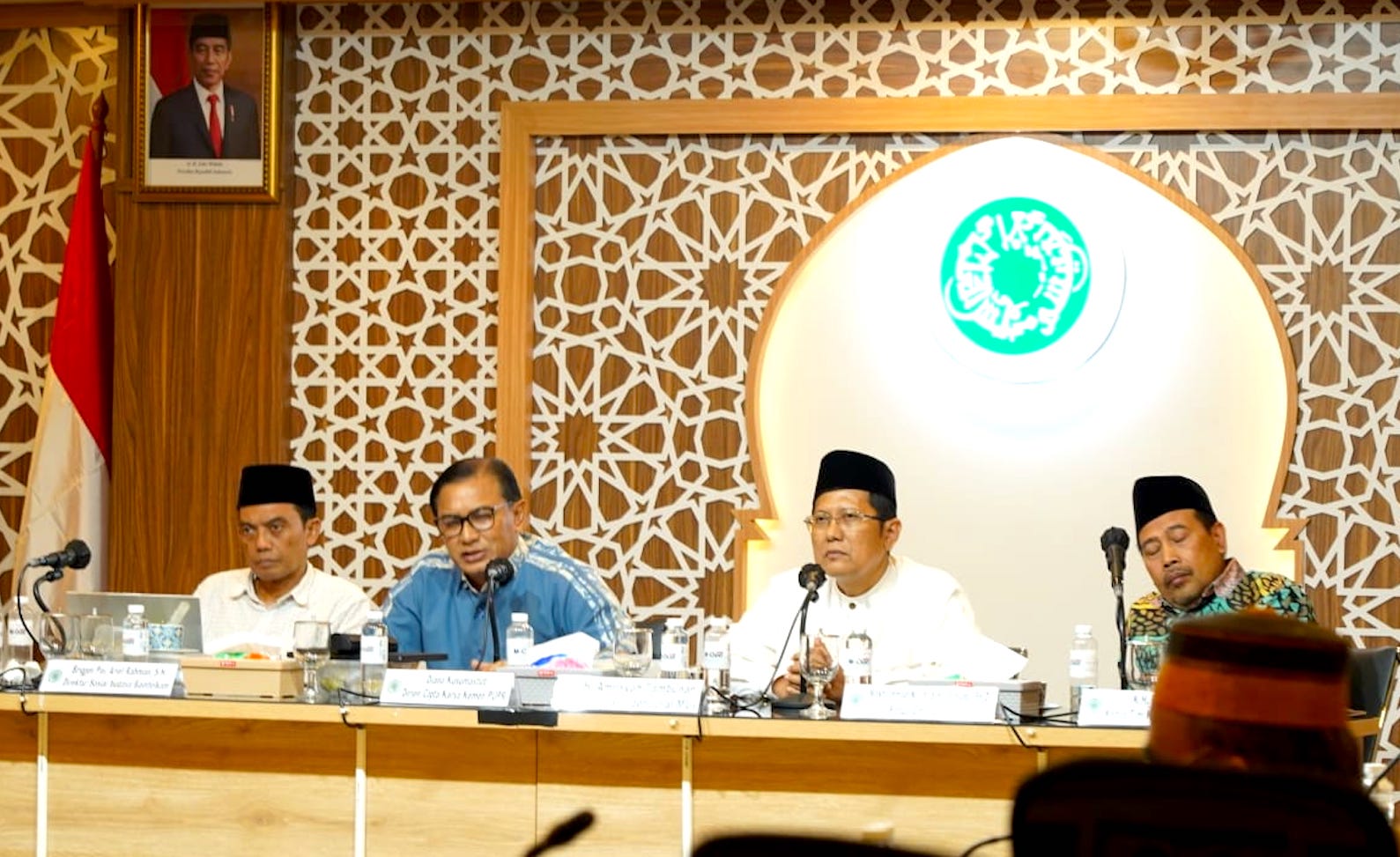 Kiai Cholil Nafis Minta Penyelesaian Kasus Rempang Tidak Terjunkan Aparat dan Kedepankan Sisi Humanis Kiai Cholil Nafis Minta Penyelesaian Kasus Rempang Tidak Terjunkan Aparat dan Kedepankan Sisi Humanis