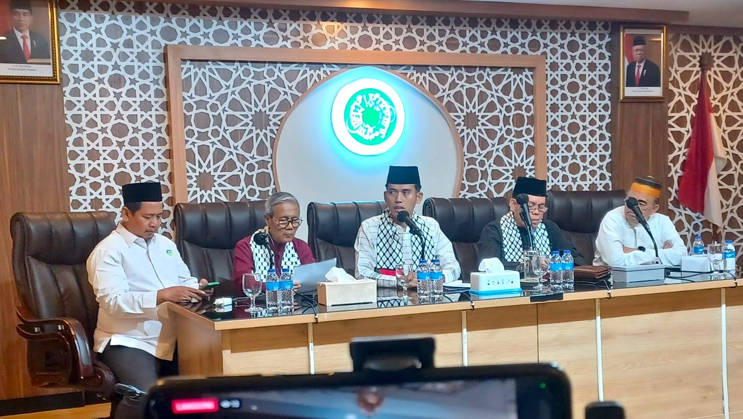 Fatwa Terbaru MUI Nomor 83 Tahun 2023: Mendukung Agresi Israel ke Palestina Hukumnya Haram Fatwa Terbaru MUI Nomor 83 Tahun 2023: Mendukung Agresi Israel ke Palestina Hukumnya Haram
