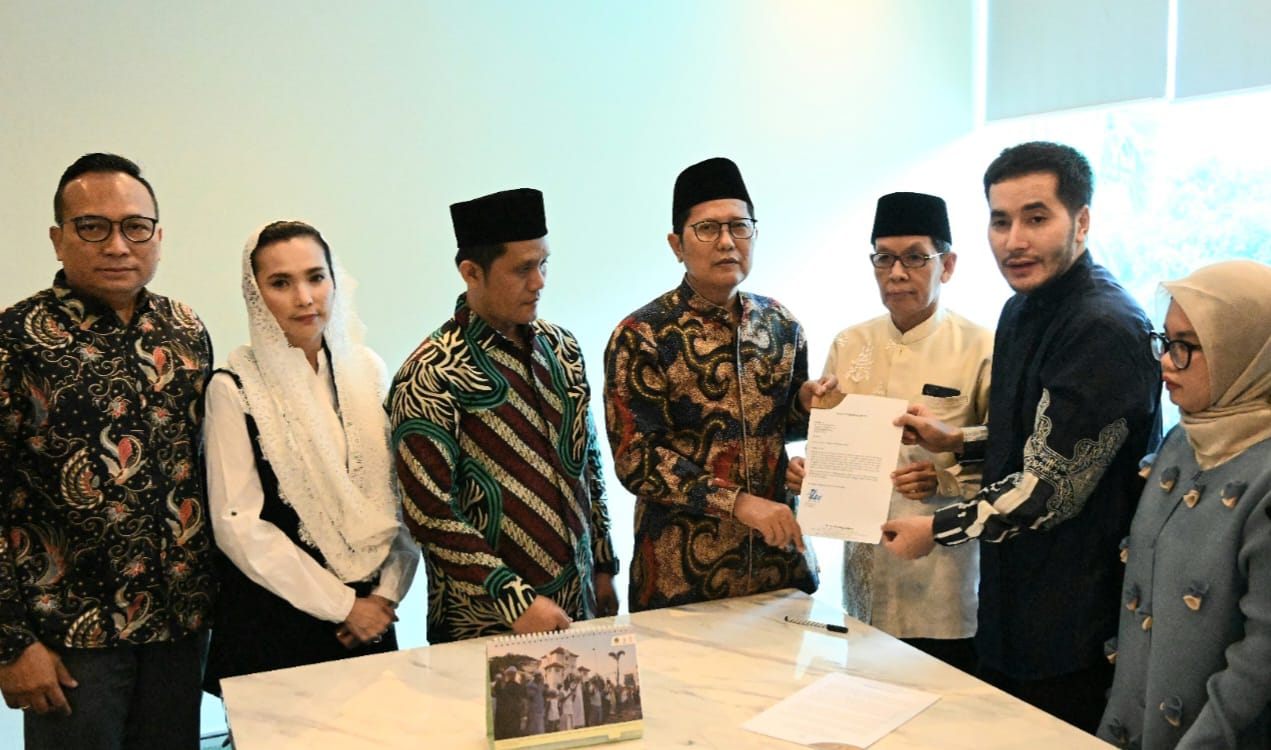 Didatangi Produser Film Kiblat, MUI Sarankan Permintaan Maaf Terbuka, Koreksi Poster dan Judul Didatangi Produser Film Kiblat, MUI Sarankan Permintaan Maaf Terbuka, Koreksi Poster dan Judul