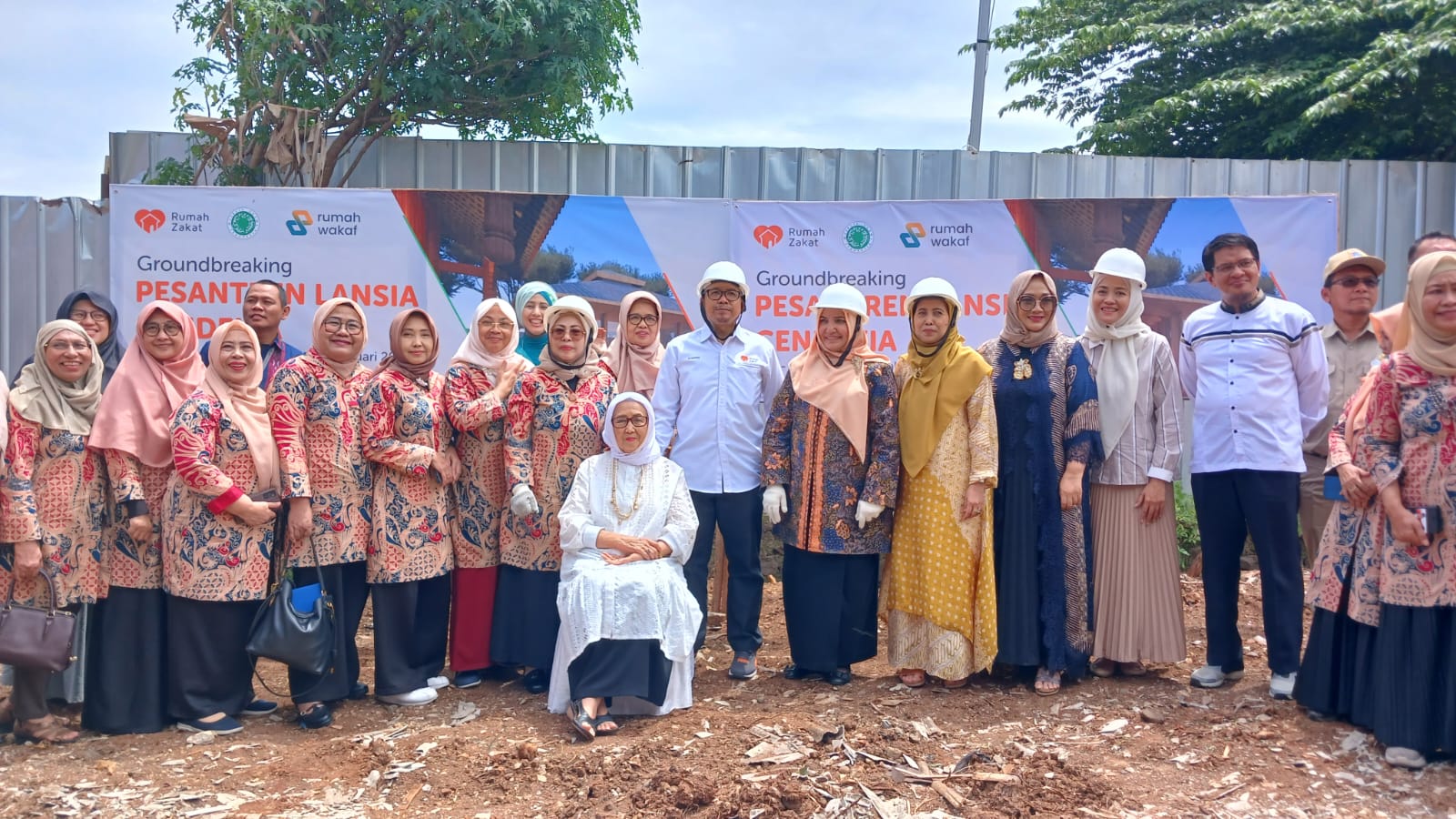 KPRK MUI Saksikan Peletakan Batu Pertama Pesantren Lansia Cendekia KPRK MUI Saksikan Peletakan Batu Pertama Pesantren Lansia Cendekia