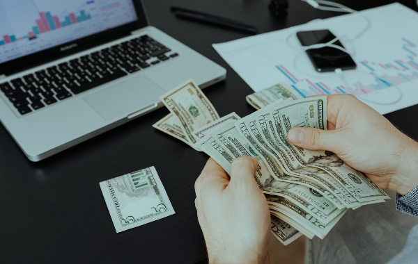 Zakat Melalui Digital Apakah Sah dan Bisa Menyucikan Harta Haram? Zakat Melalui Digital Apakah Sah dan Bisa Menyucikan Harta Haram?