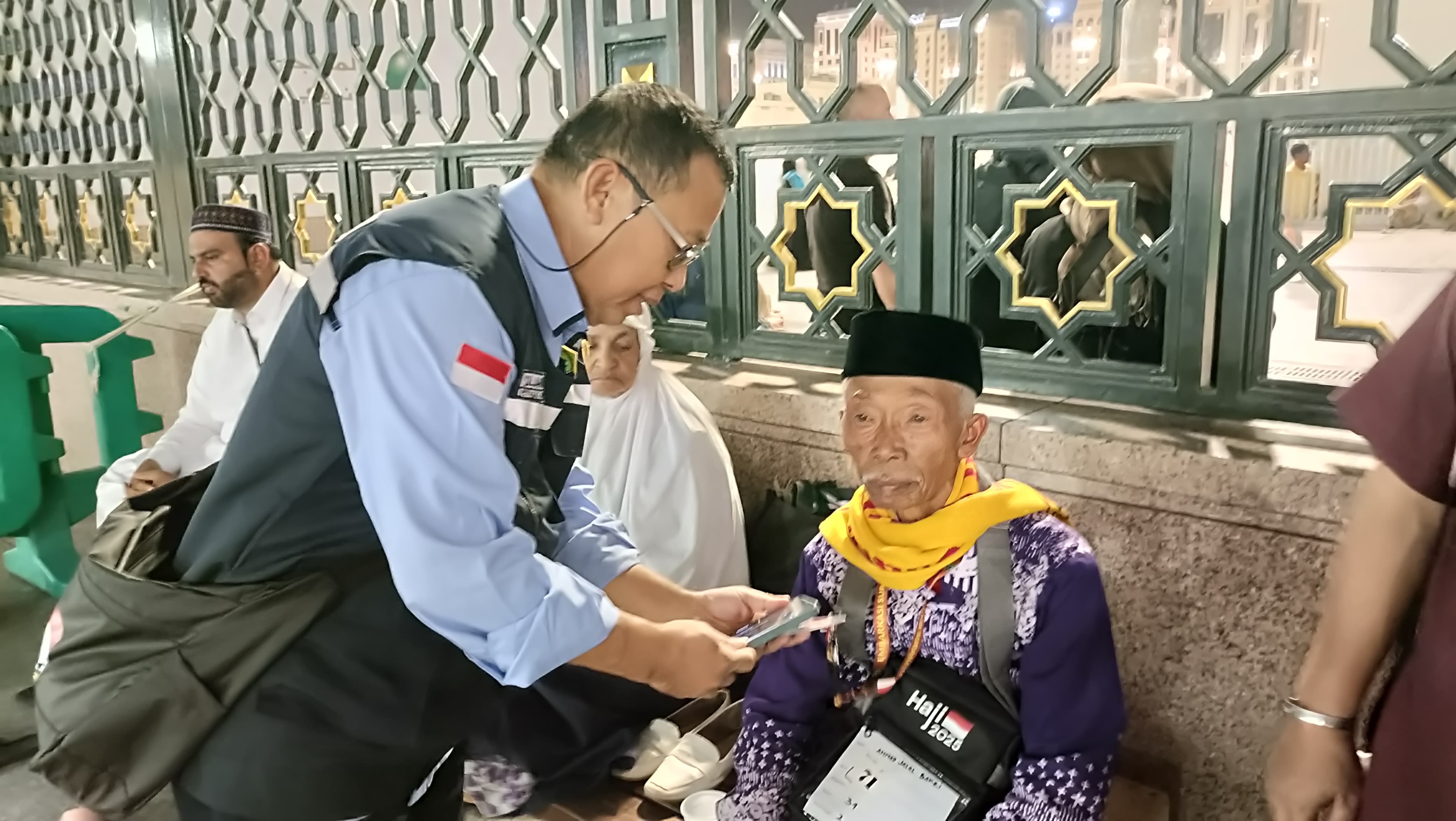 Catatan dari Tanah Suci: Tekad Bulat Kakek Jalal Menembus Raudah